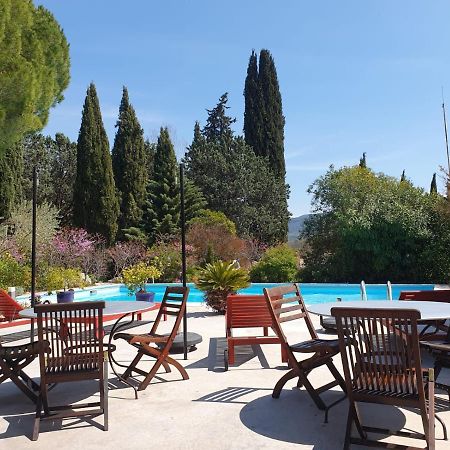 Hotel Au Mas Saint Pierre Pignans Esterno foto