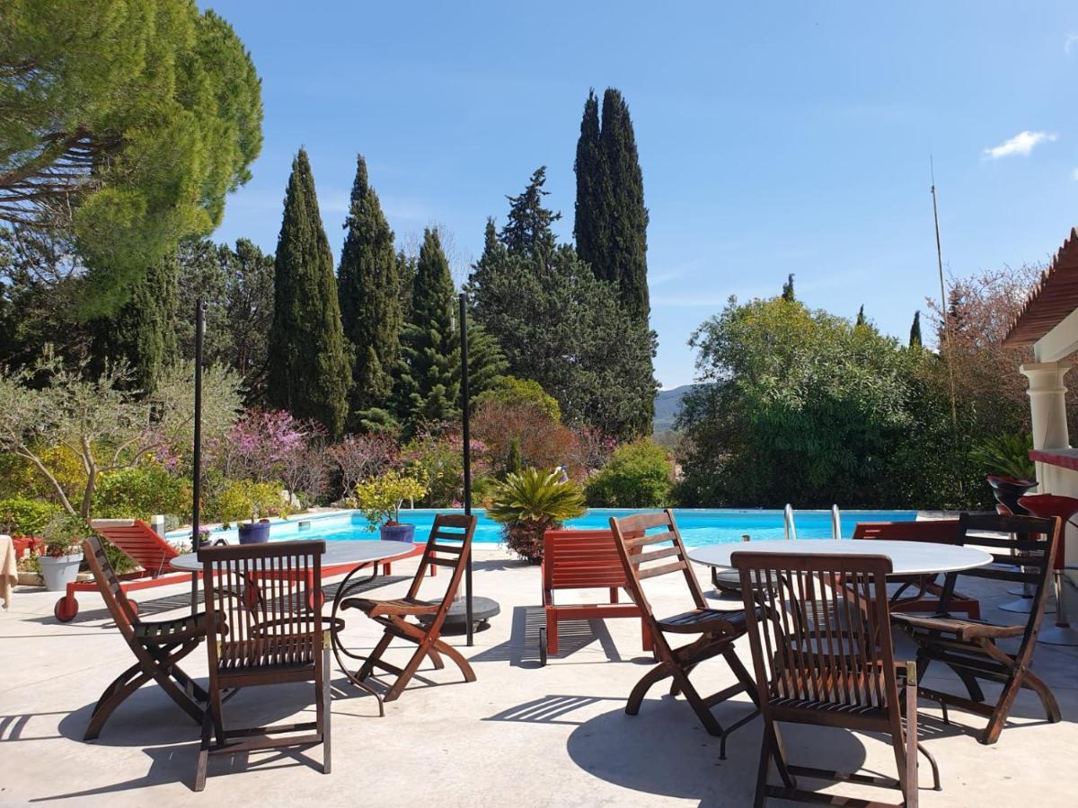Hotel Au Mas Saint Pierre Pignans Esterno foto